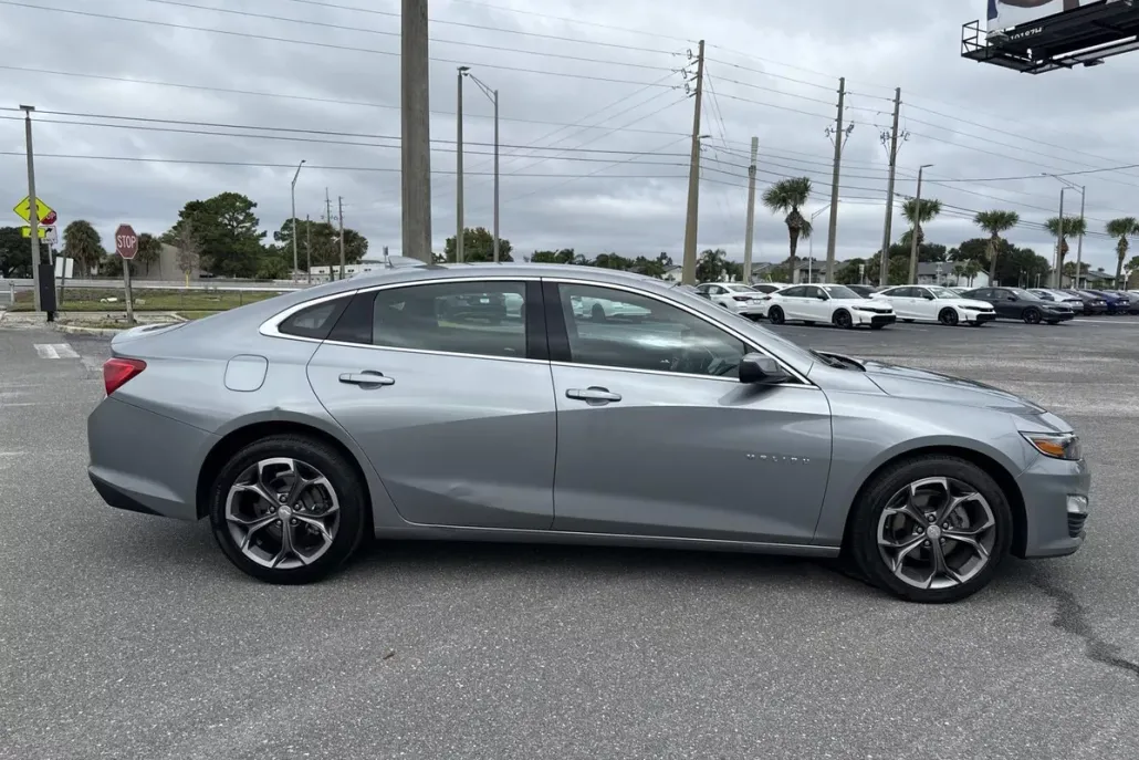 2024 Chevrolet Malibu 1LT photo 1