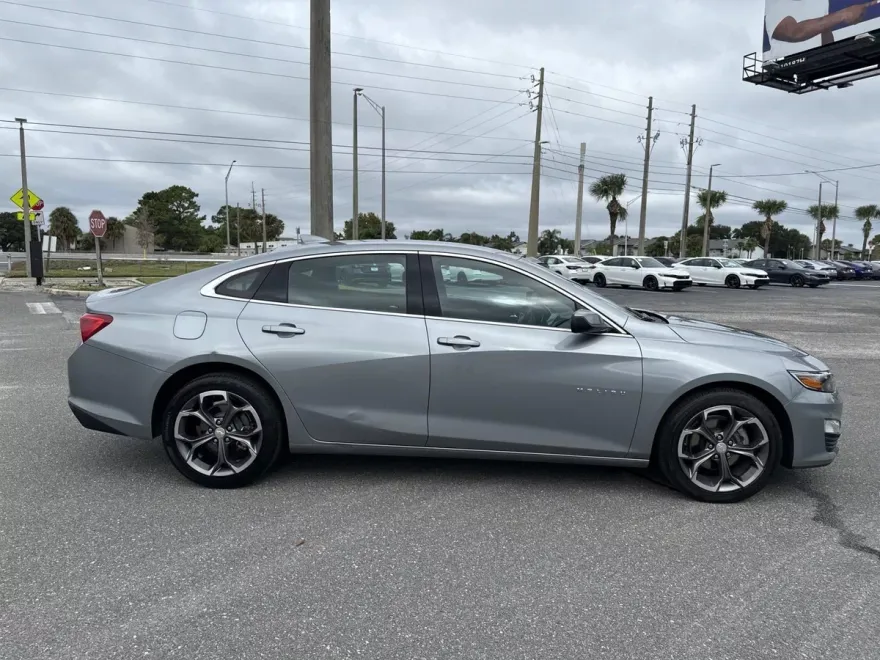 2024 Chevrolet Malibu 1LT photo 1