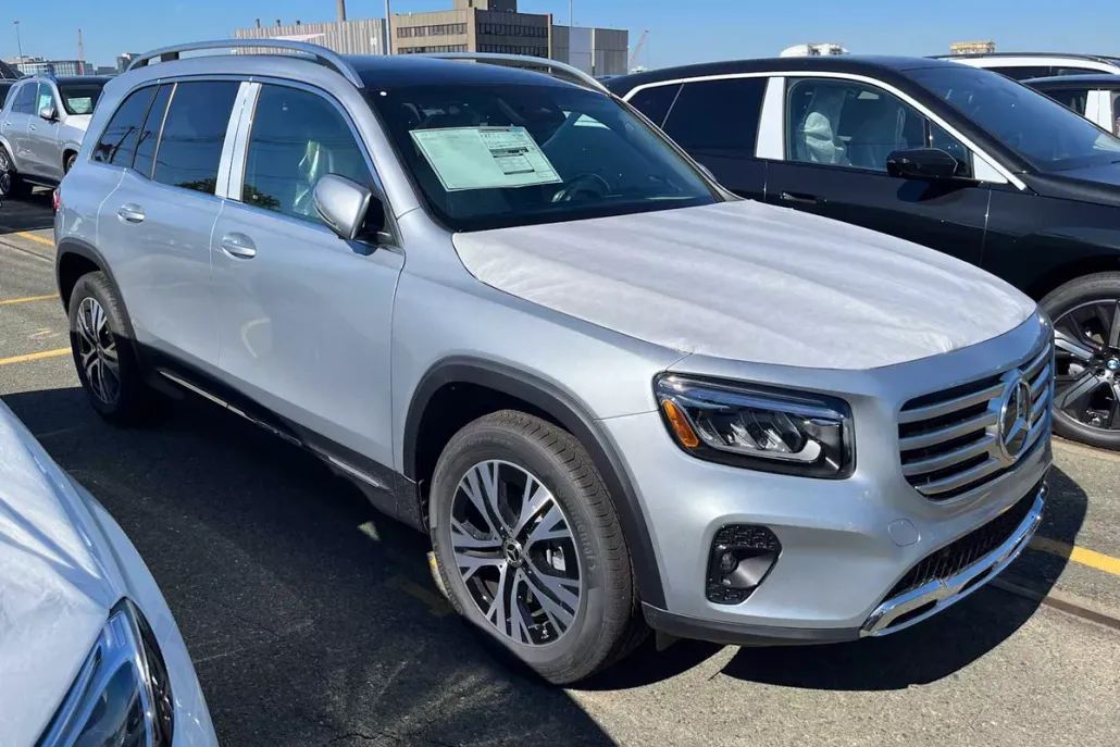 2026 Mercedes Benz GLB 250 4MATIC photo 1
