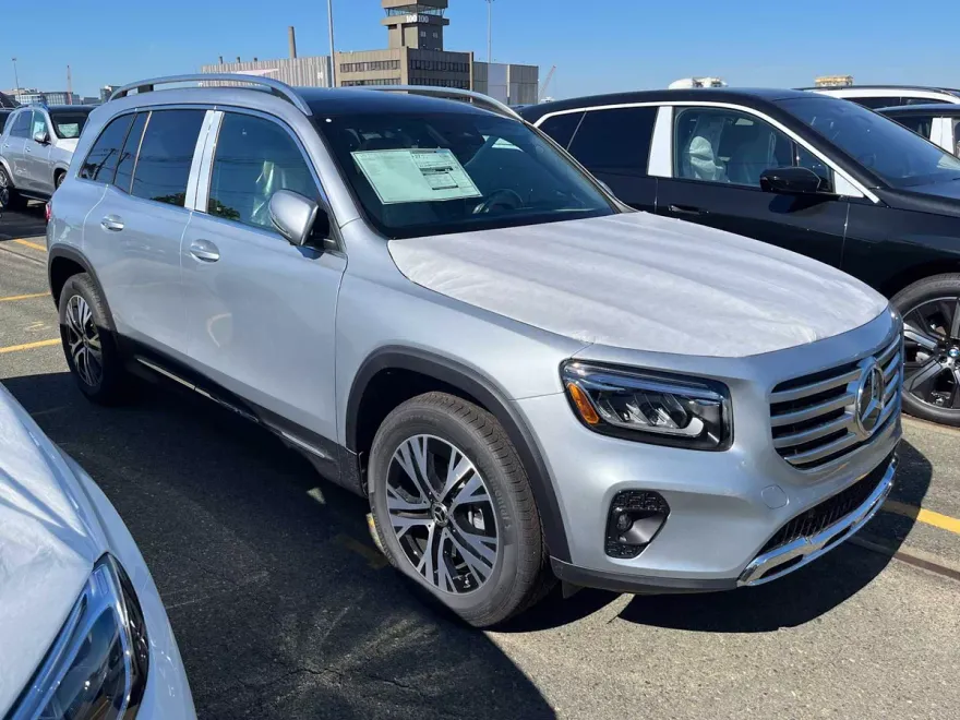 2026 Mercedes Benz GLB 250 4MATIC photo 1