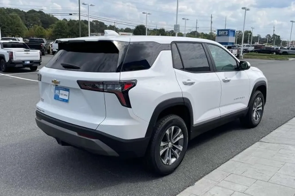 2026 Chevrolet Equinox LT photo 1