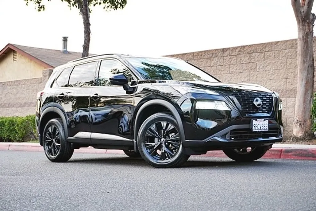 2023 Nissan Rogue SV photo 1
