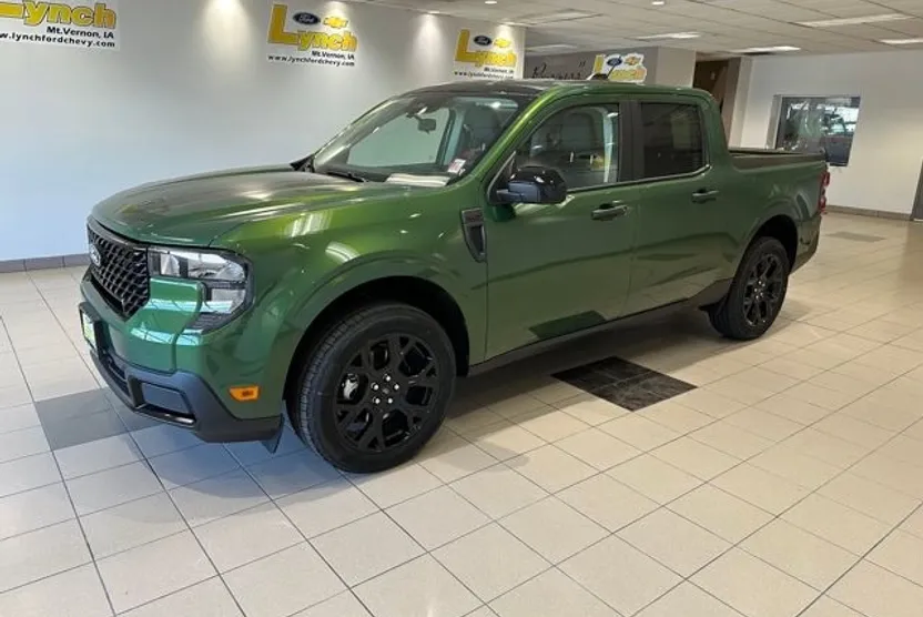 2025 Ford Maverick XLT photo 1