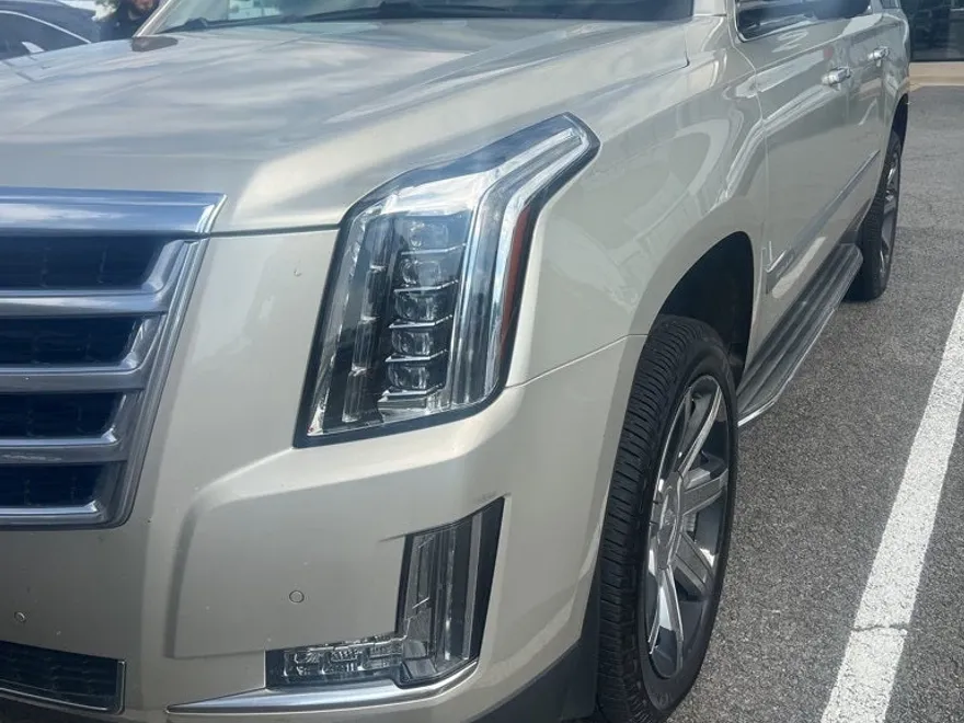 2016 Cadillac Escalade ESV Luxury photo 1