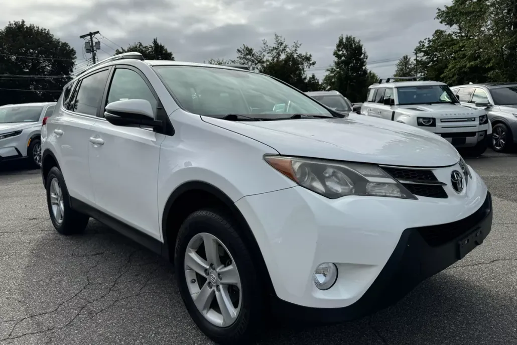 2014 Toyota RAV4 XLE photo 1