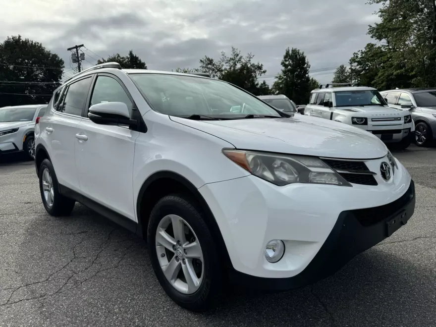 2014 Toyota RAV4 XLE photo 1