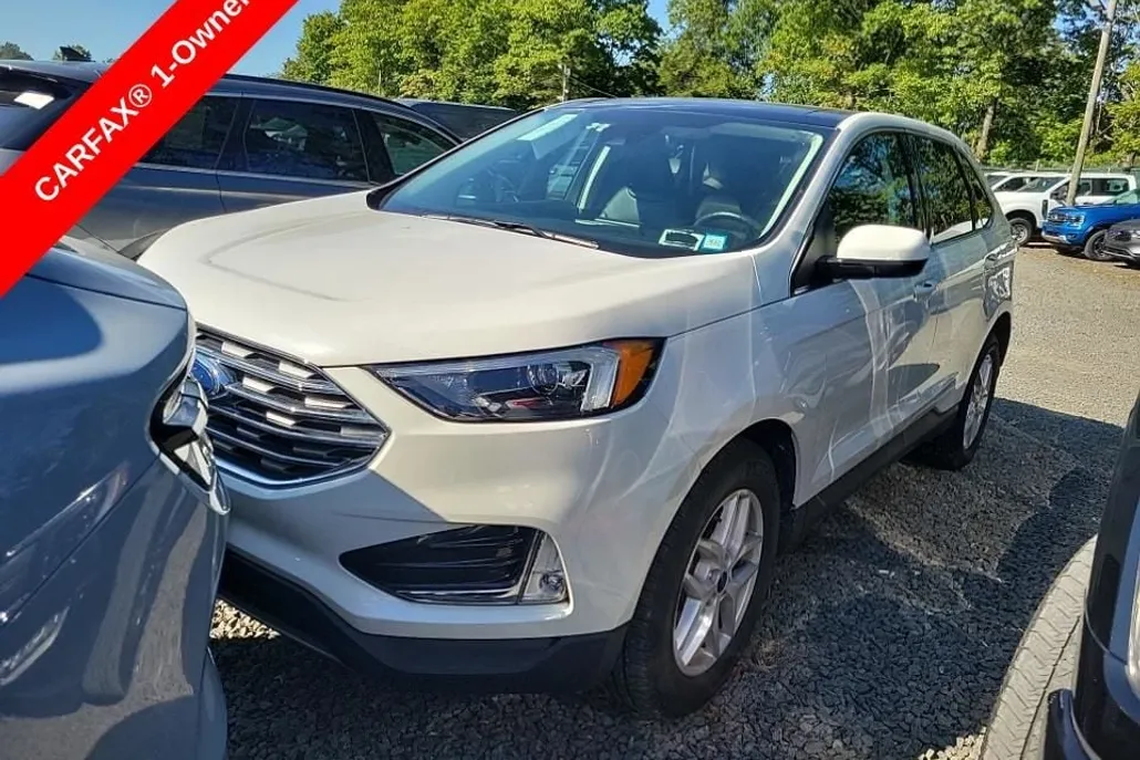 2022 Ford Edge SEL photo 1