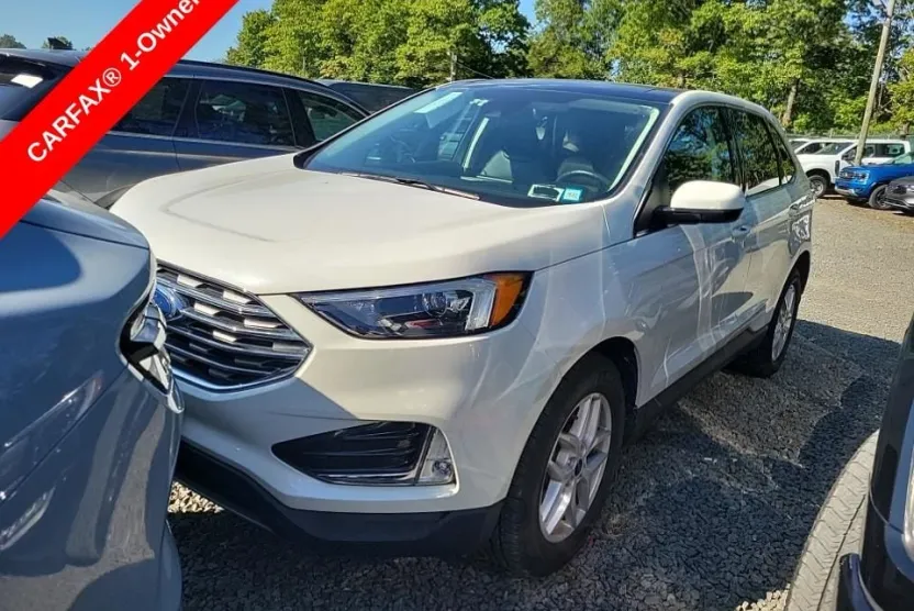 2022 Ford Edge SEL photo 1
