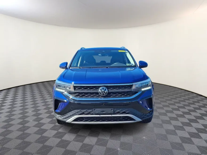 2023 Volkswagen Taos SE photo 1