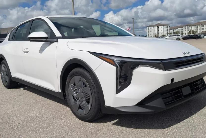 2025 Kia K4 LX photo 1