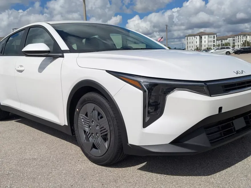 2025 Kia K4 LX photo 1