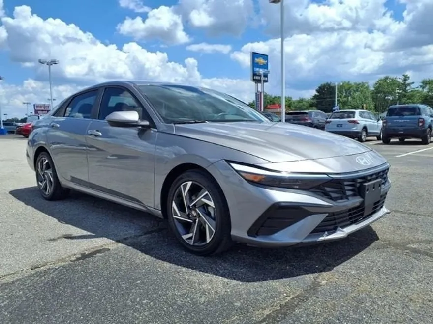 2024 Hyundai Elantra SEL Convenience photo 1