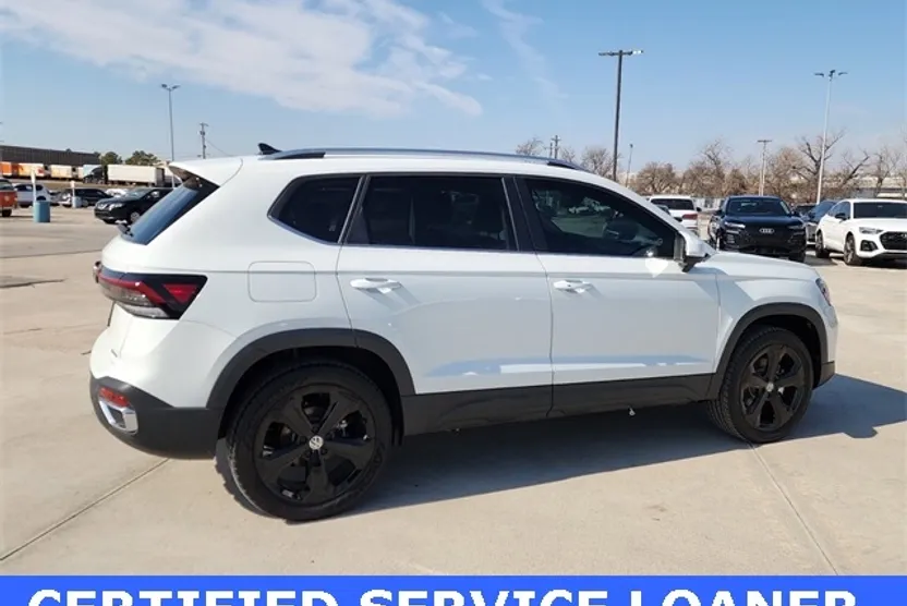 2025 Volkswagen Taos SEL photo 1