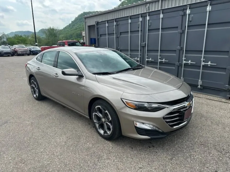 2024 Chevrolet Malibu 1LT photo 1