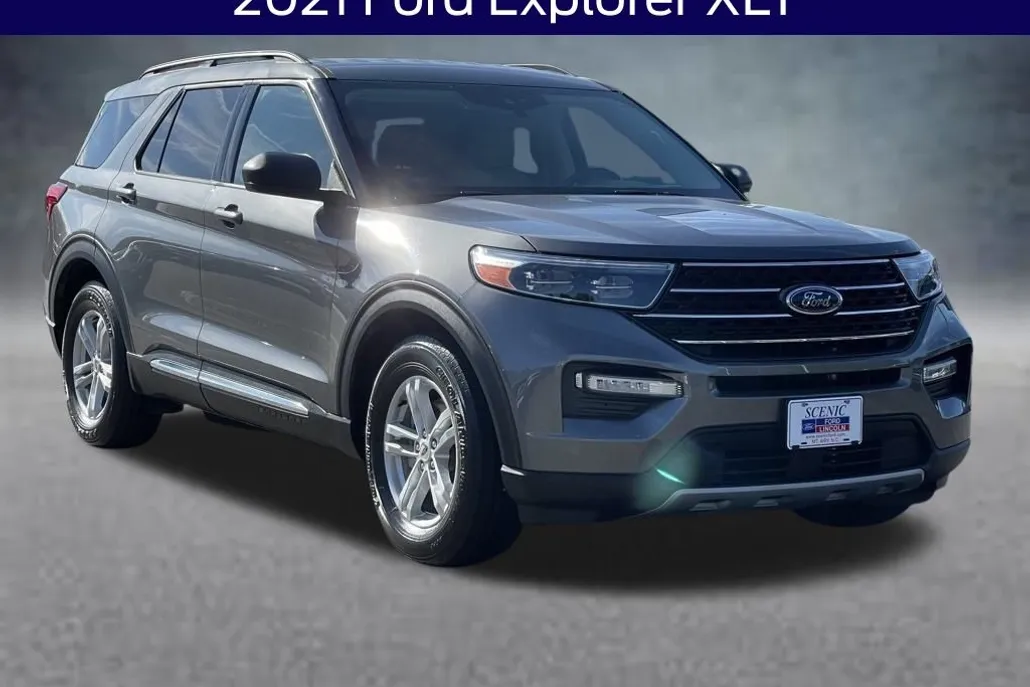 2021 Ford Explorer XLT photo 1