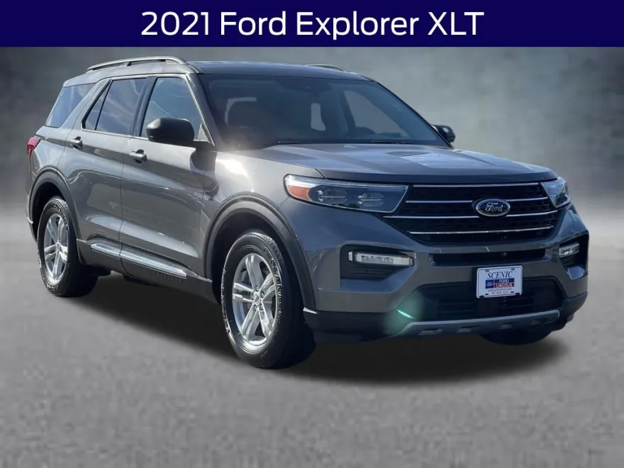 2021 Ford Explorer XLT photo 1