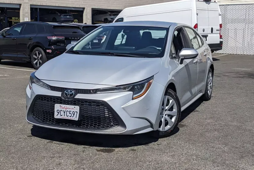 2022 Toyota Corolla LE photo 1