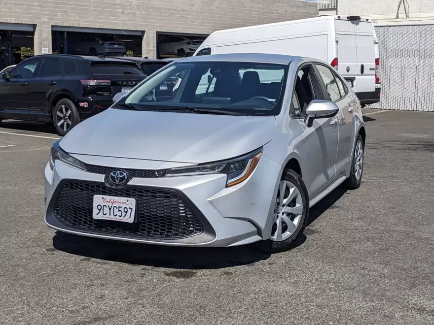 2022 Toyota Corolla LE photo 1