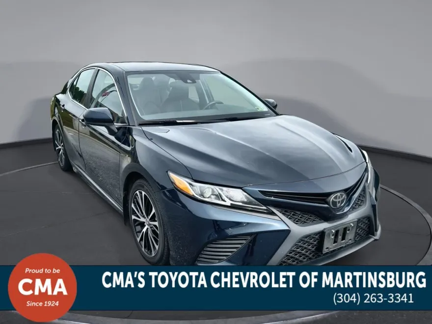 2020 Toyota Camry SE photo 1