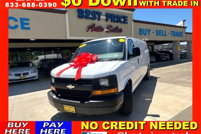 2010 Chevrolet Express Cargo Van photo 1