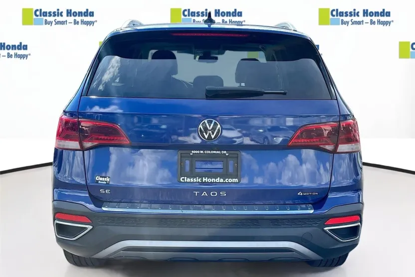 2022 Volkswagen Taos SE photo 1
