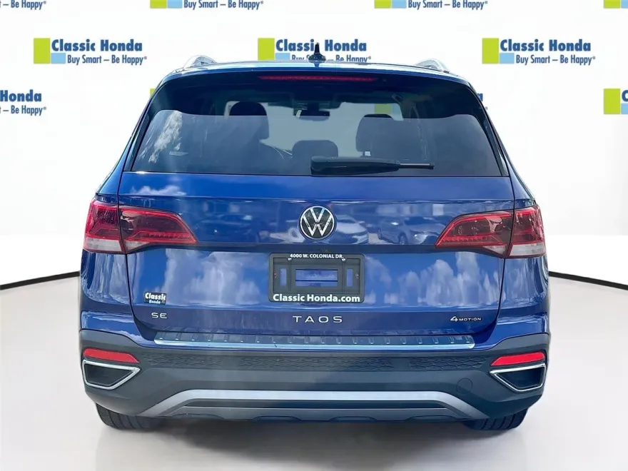 2022 Volkswagen Taos SE photo 1