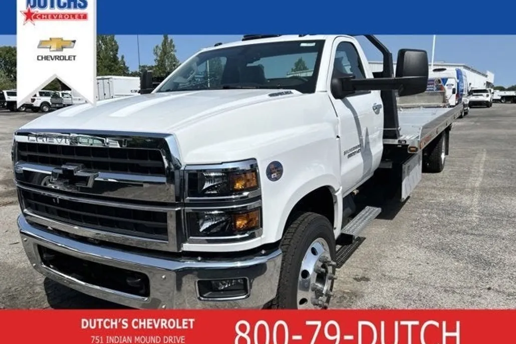 2023 Chevrolet Silverado 6500HD LT photo 1