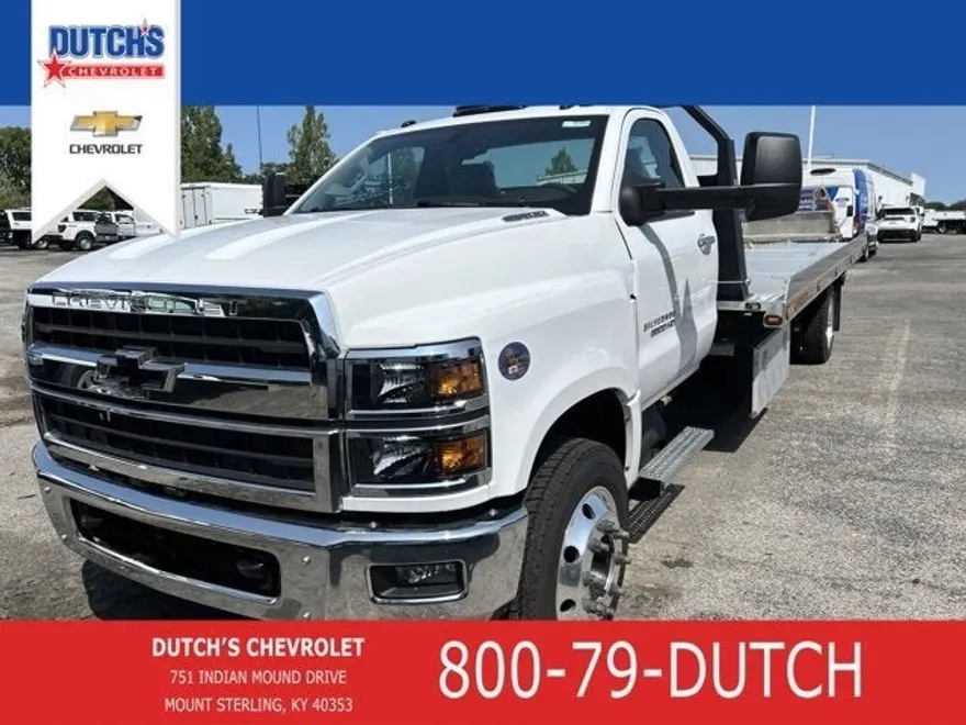 2023 Chevrolet Silverado 6500HD LT photo 1