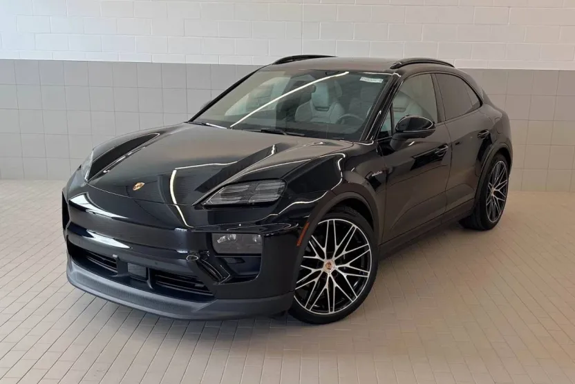 2025 Porsche Macan 4 Electric photo 1