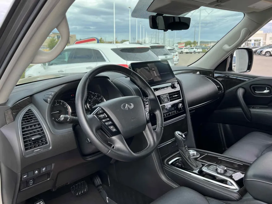 2024 Infiniti QX80 Luxe photo 1