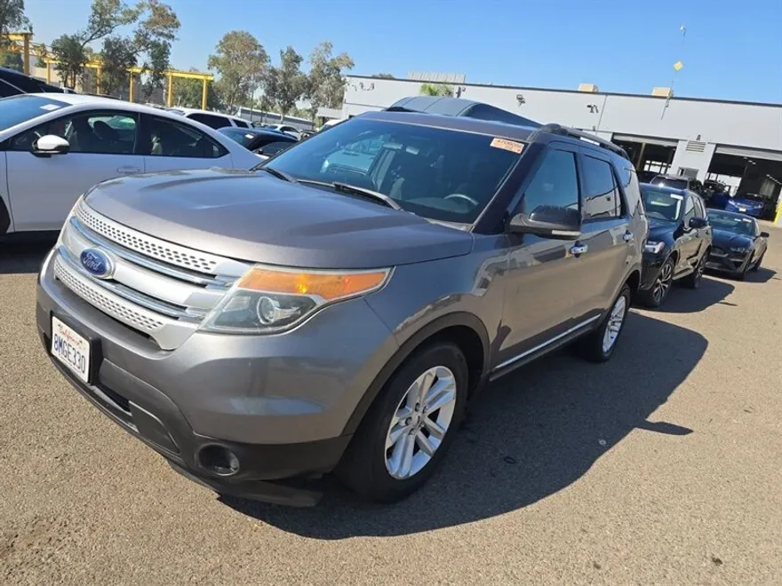 2014 Ford Explorer XLT photo 1