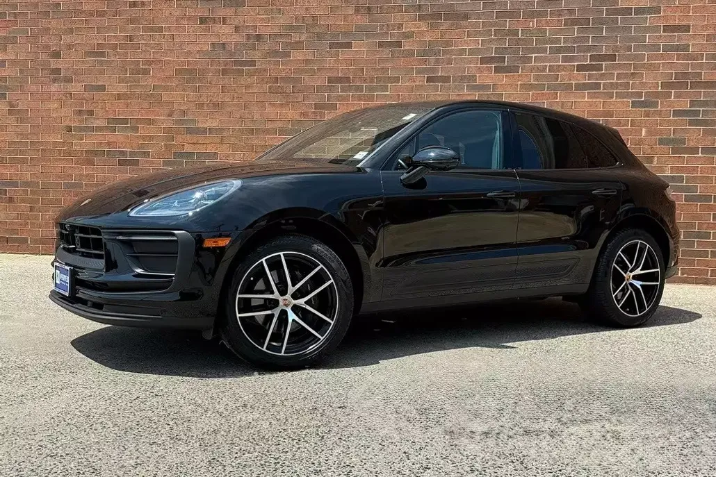 2024 Porsche Macan T photo 1