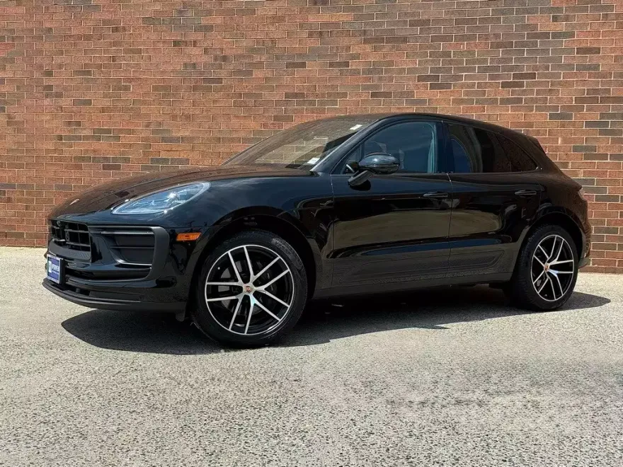 2024 Porsche Macan T photo 1