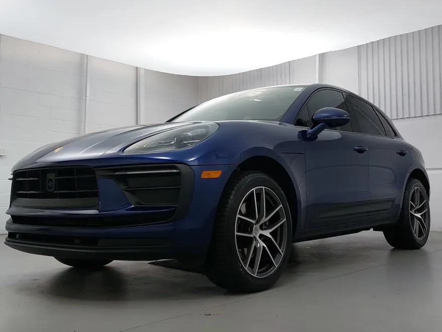2024 Porsche Macan T photo 1