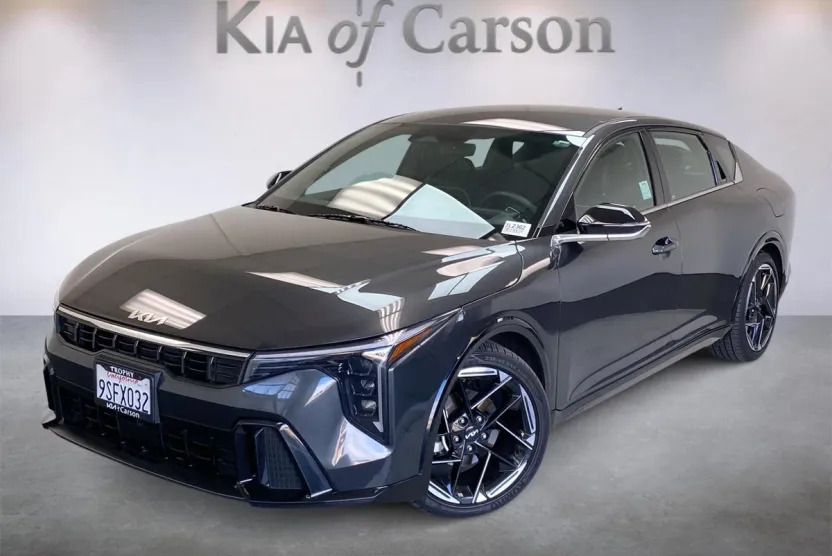 2025 Kia K4 GT-Line photo 1