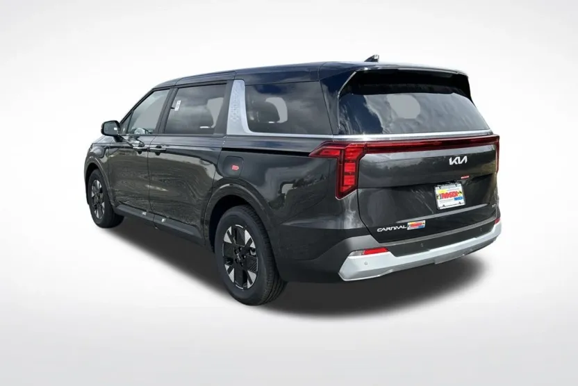 2026 Kia Carnival LXS photo 1