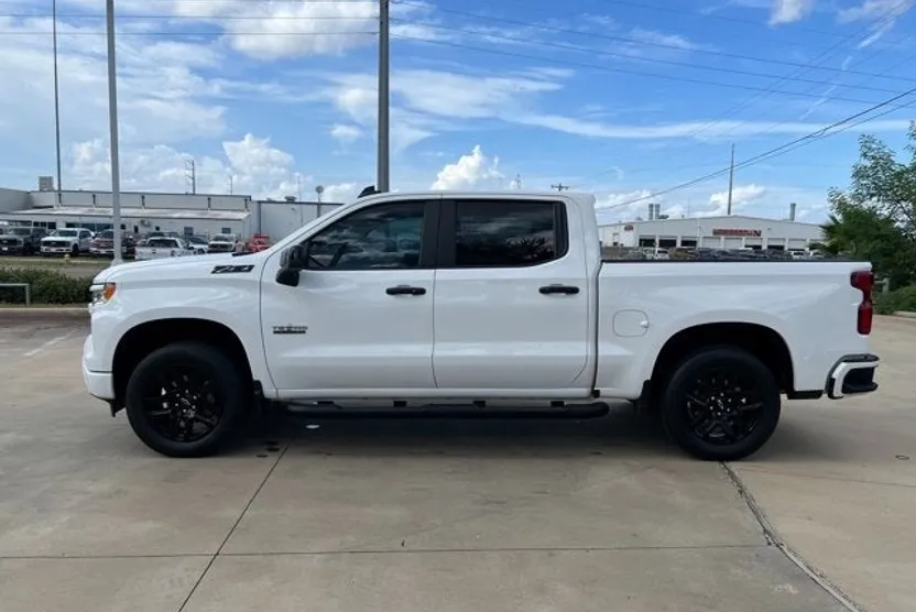 2024 Chevrolet Silverado 1500 RST photo 1