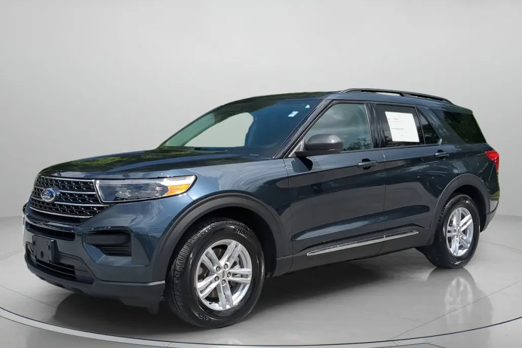 2023 Ford Explorer XLT photo 1
