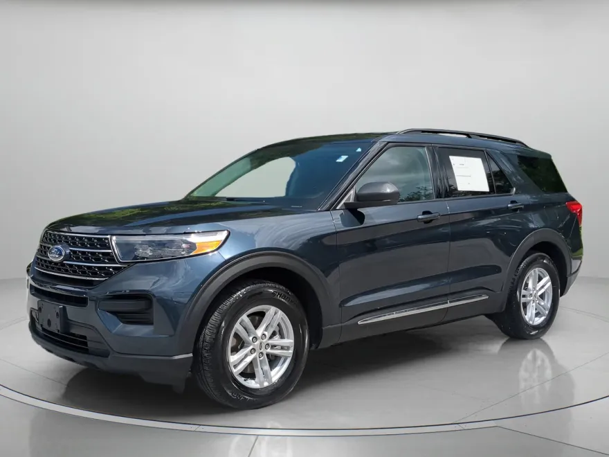2023 Ford Explorer XLT photo 1