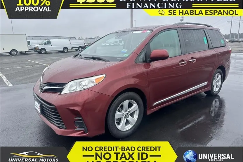 2020 Toyota Sienna LE photo 1