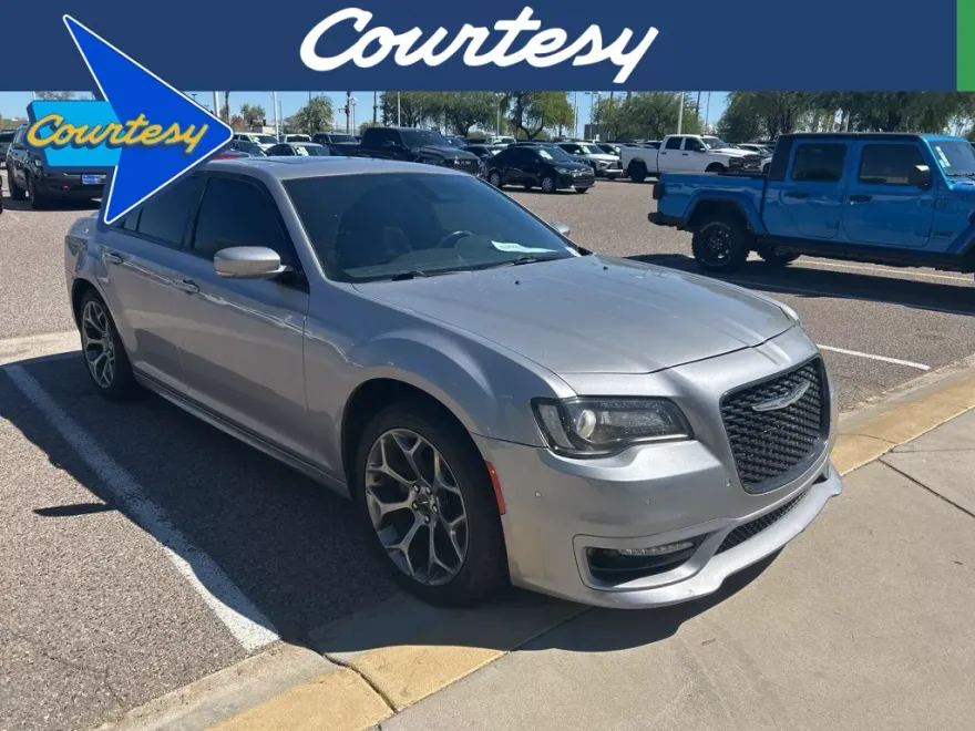 2018 Chrysler 300 S photo 1