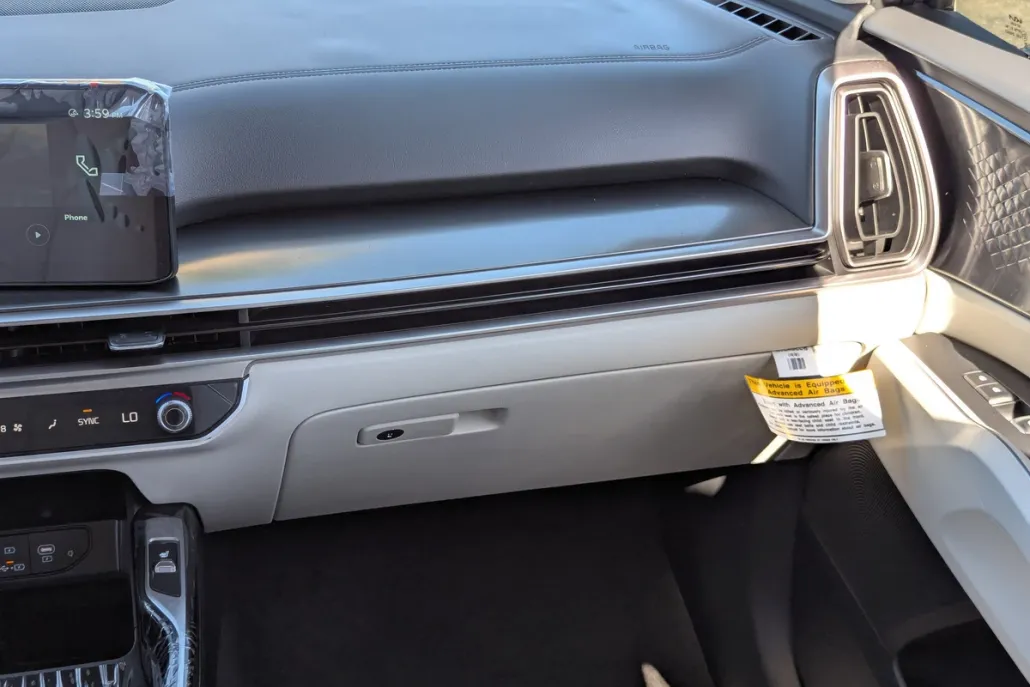 2025 Kia Sorento S photo 1