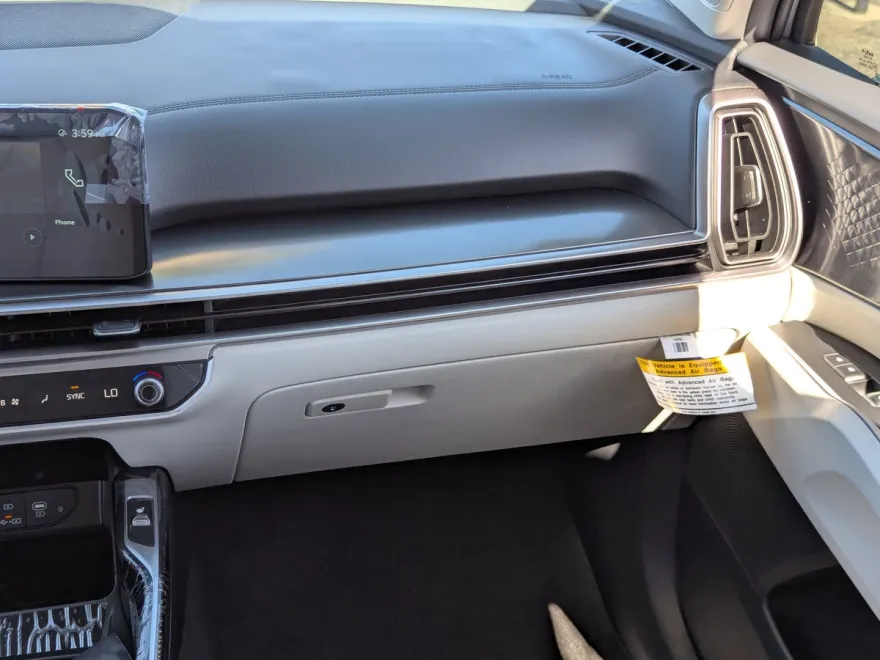 2025 Kia Sorento S photo 1