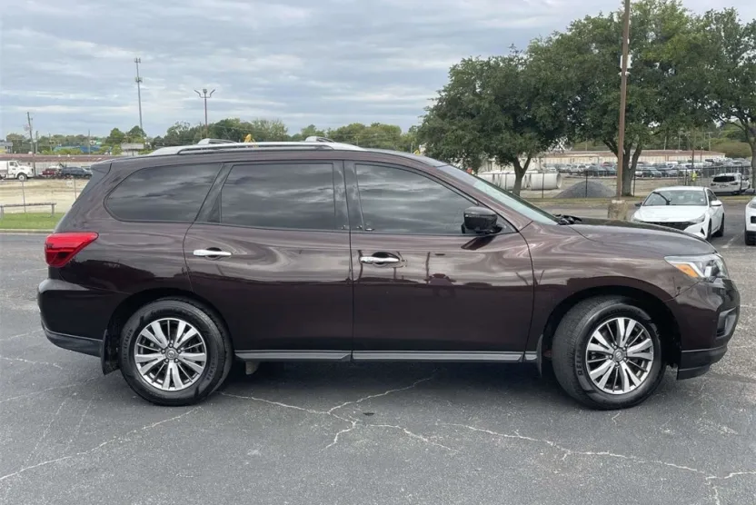 2020 Nissan Pathfinder SL photo 1