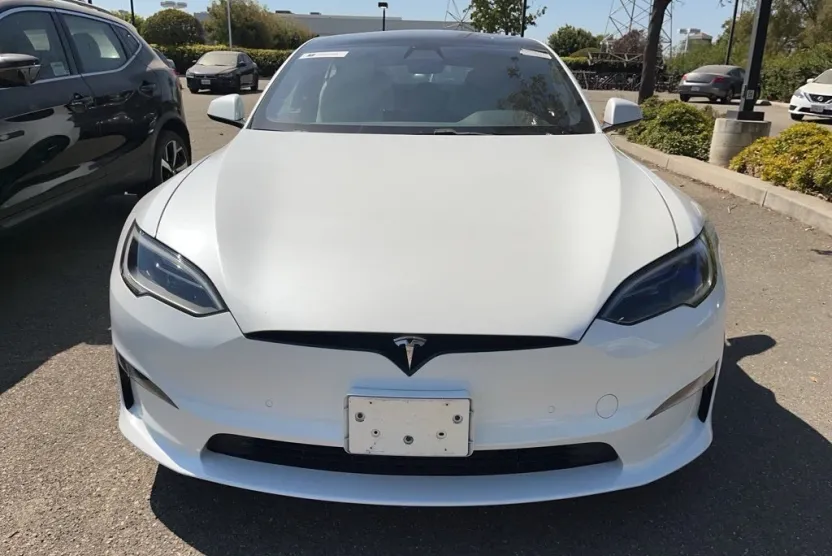 2022 Tesla Model S photo 1