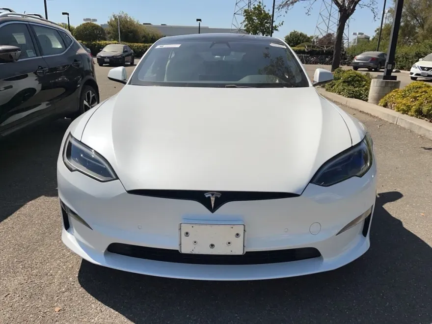 2022 Tesla Model S photo 1