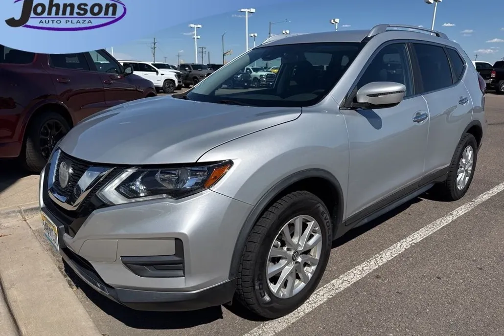 2020 Nissan Rogue SV photo 1