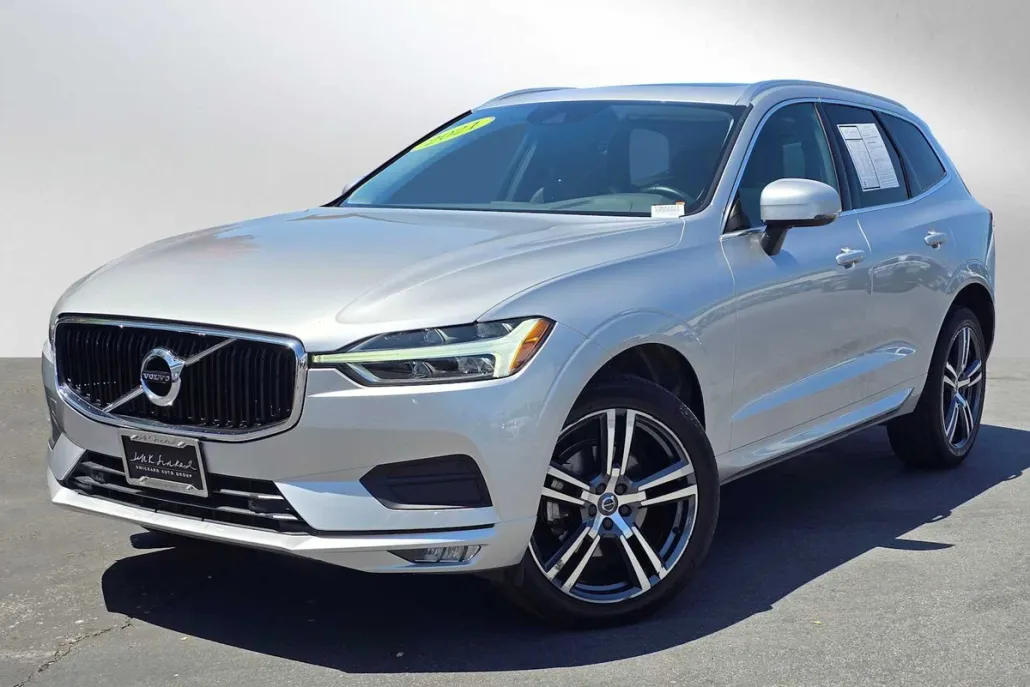 2021 Volvo XC60 T5 Momentum photo 1