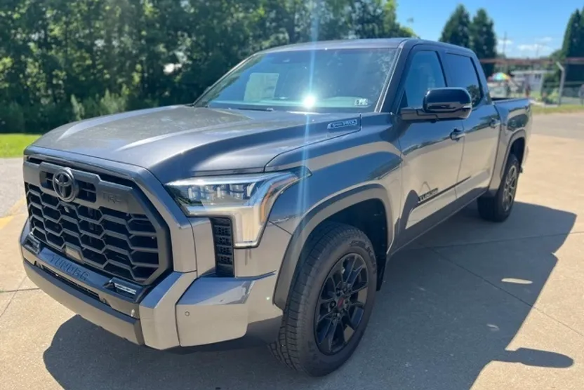 2025 Toyota Tundra Limited CrewMax photo 1