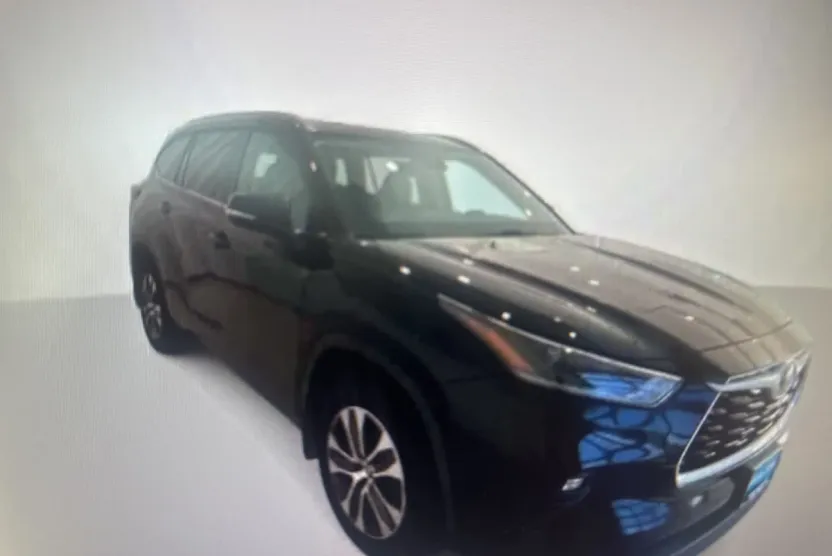2021 Toyota Highlander XLE photo 1